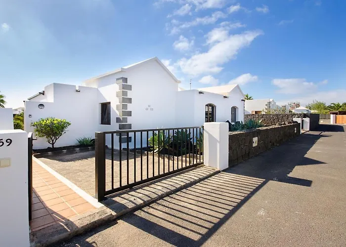 De La Paz Playa Blanca (Lanzarote)